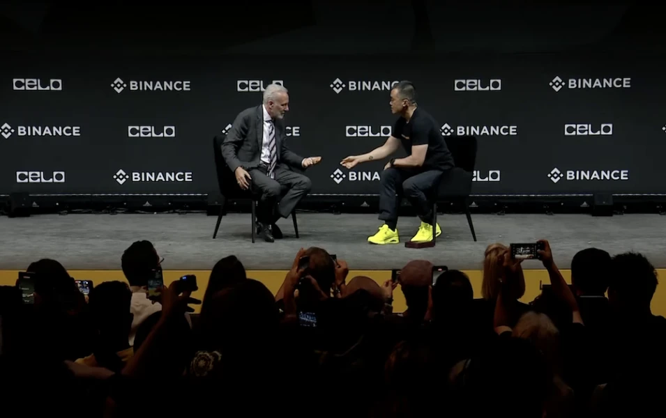 Питер Шифф и соучредитель Binance Чанпен Чжао на мероприятии Binance Blockchain Week